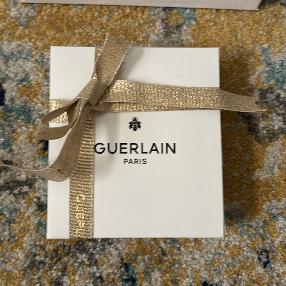 Guerlain Gift Set - Picture 4 of 9